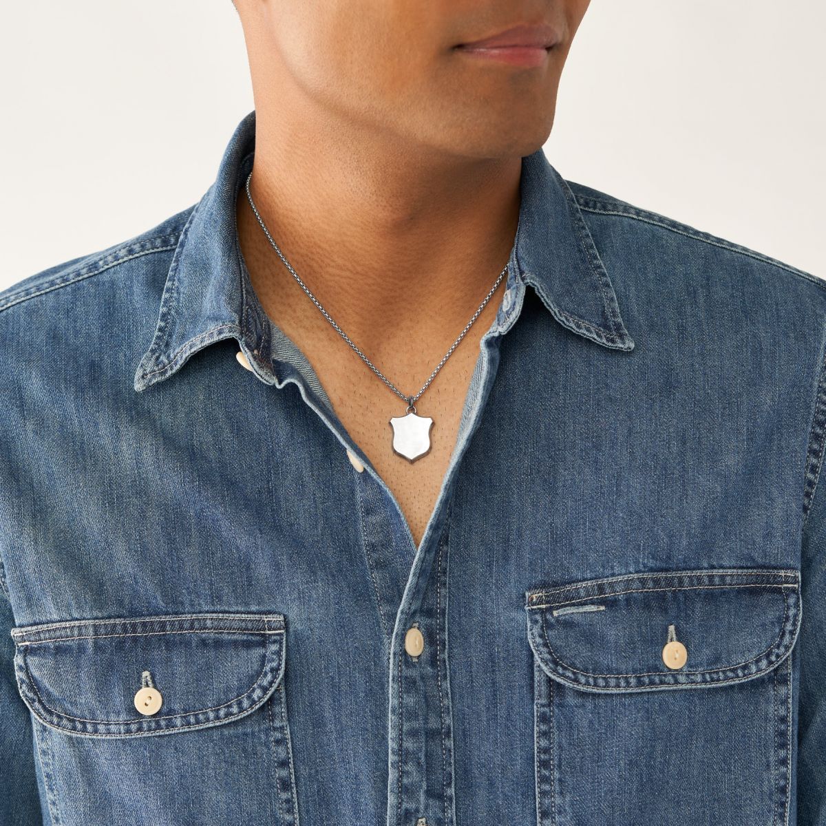 Fossil - Collier Pendentif Bouclier Heritage Homme Argenté 2