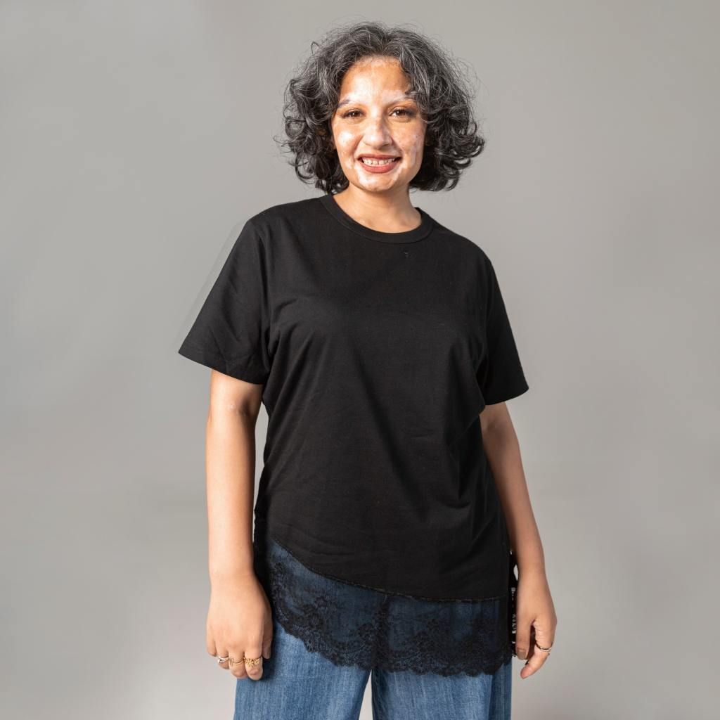 Kontakt - T-shirt asymétrique femme avec dentelle manches courtes - Noir 5