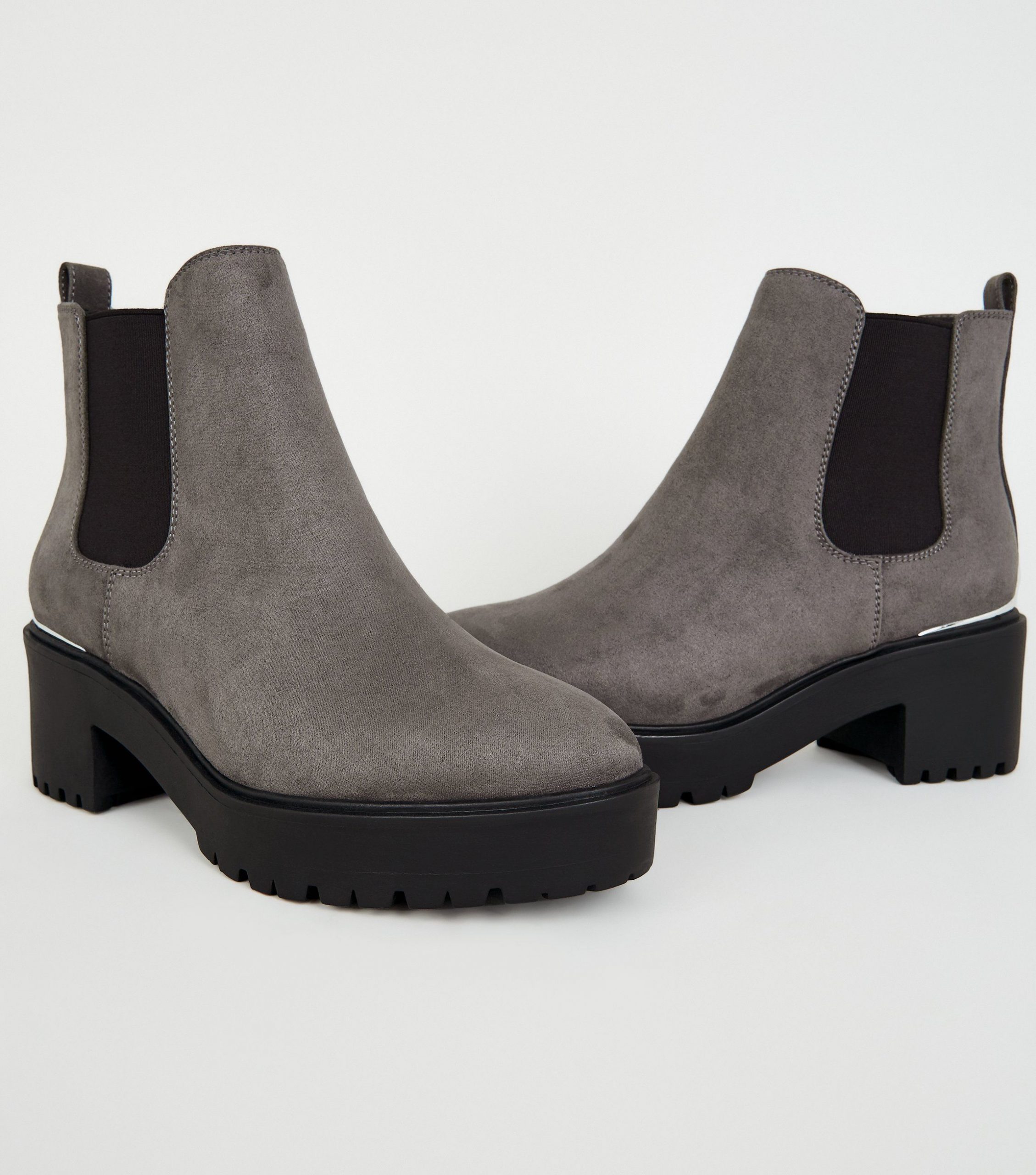 Newlook - Bottines Chelsea grises en suédine à talon épais 3