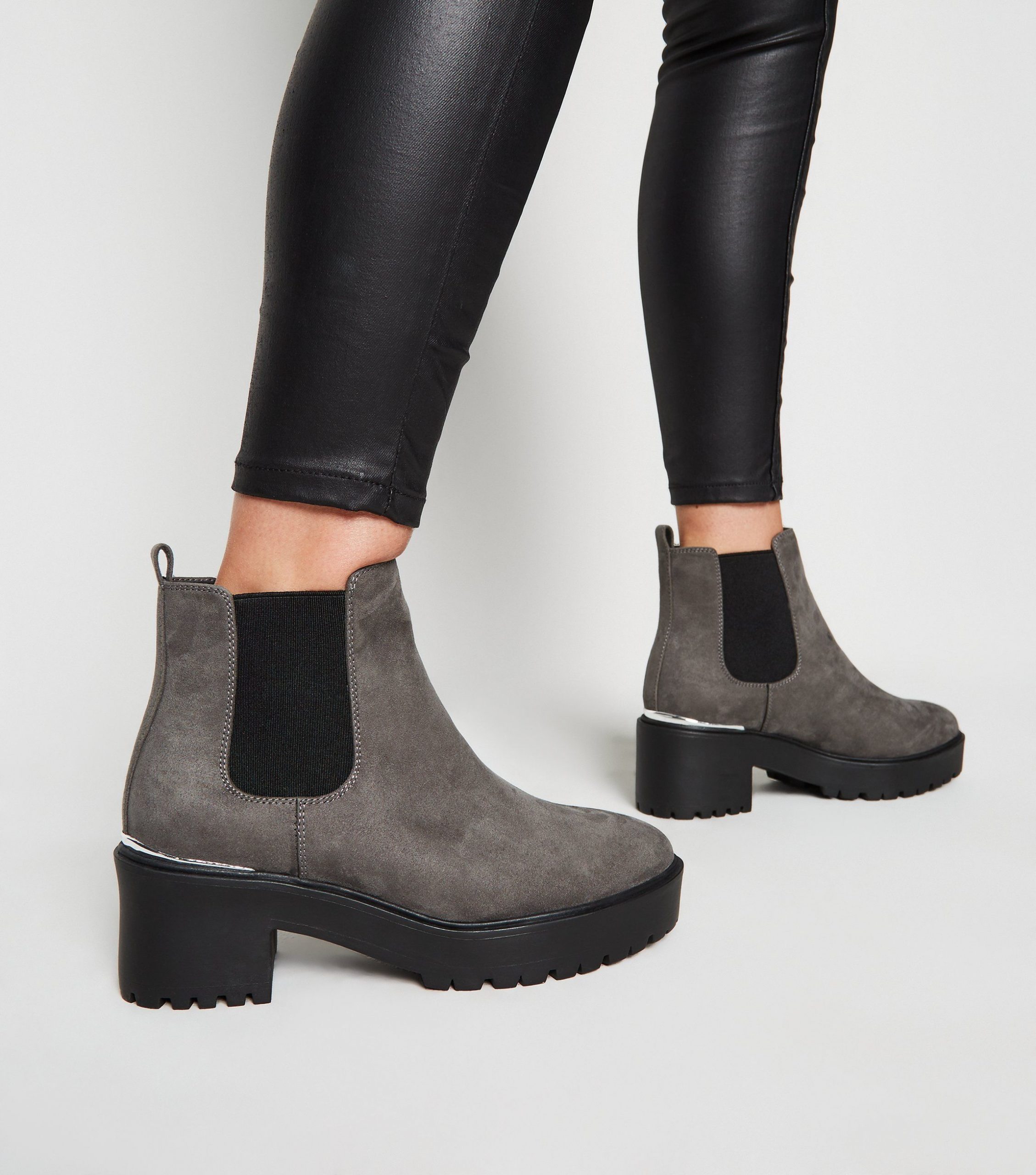 Newlook - Bottines Chelsea grises en suédine à talon épais 2
