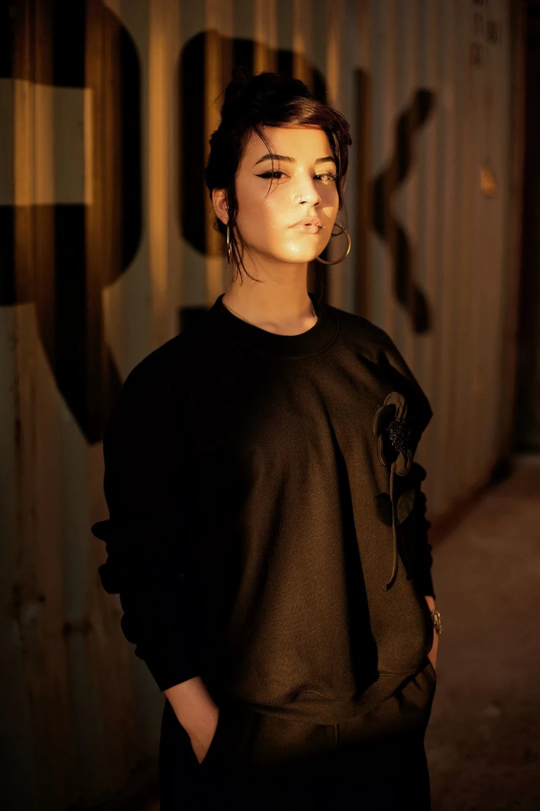 Adora – COMFY BLACK – FLOWER