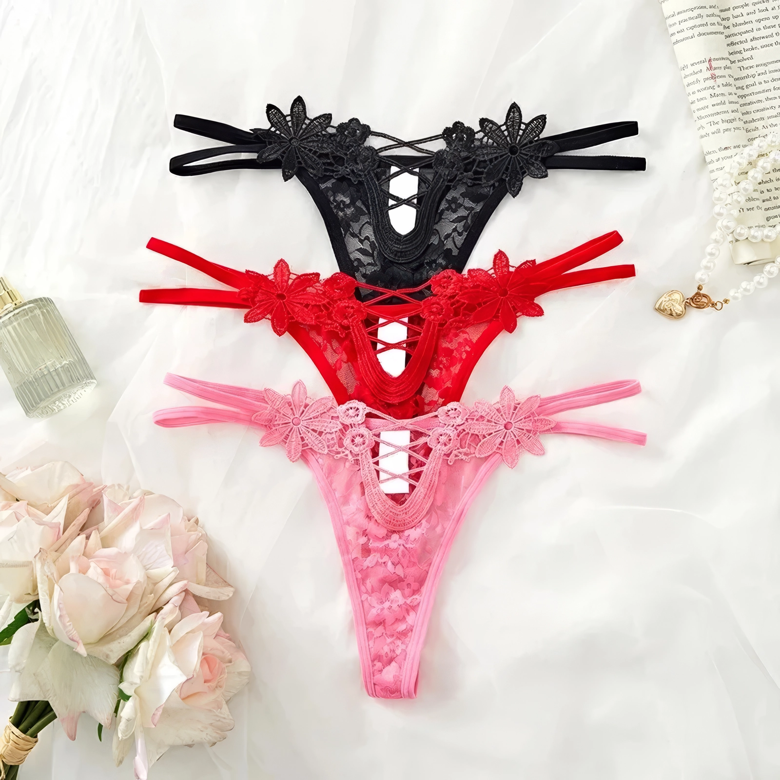 Butterfly Intimates – String Dentelle Fleurie Fines Bretelles Rose