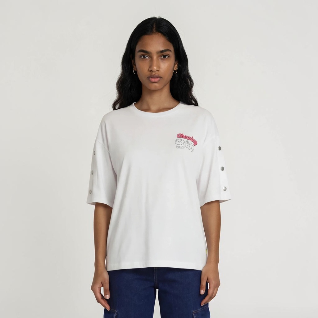 Kontakt – T-shirt femme sur taille avec boutons pression CHEWING GUM – Blanc