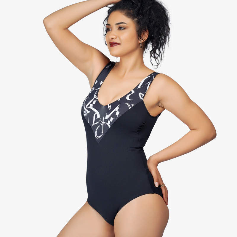 Lyouna Lingerie Swimwear – Maillot V Plongeant – NOIR calligraphie