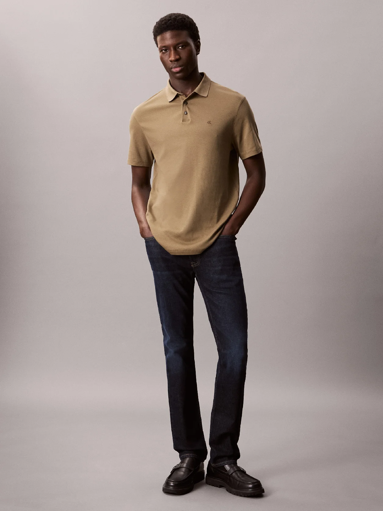 Calvin Klein – Polo en coton Pima – Câpres