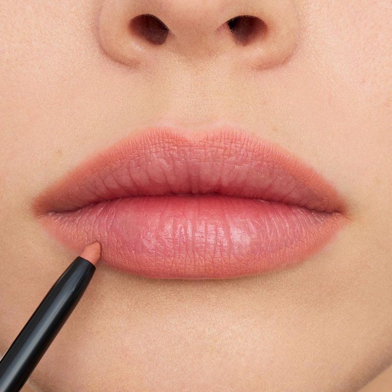 Essence - Crayon Lèvres 8H Matte Waterproof N°03 3