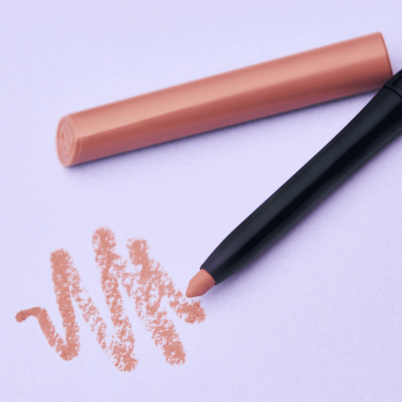Essence - Crayon Lèvres 8H Matte Waterproof N°03 5