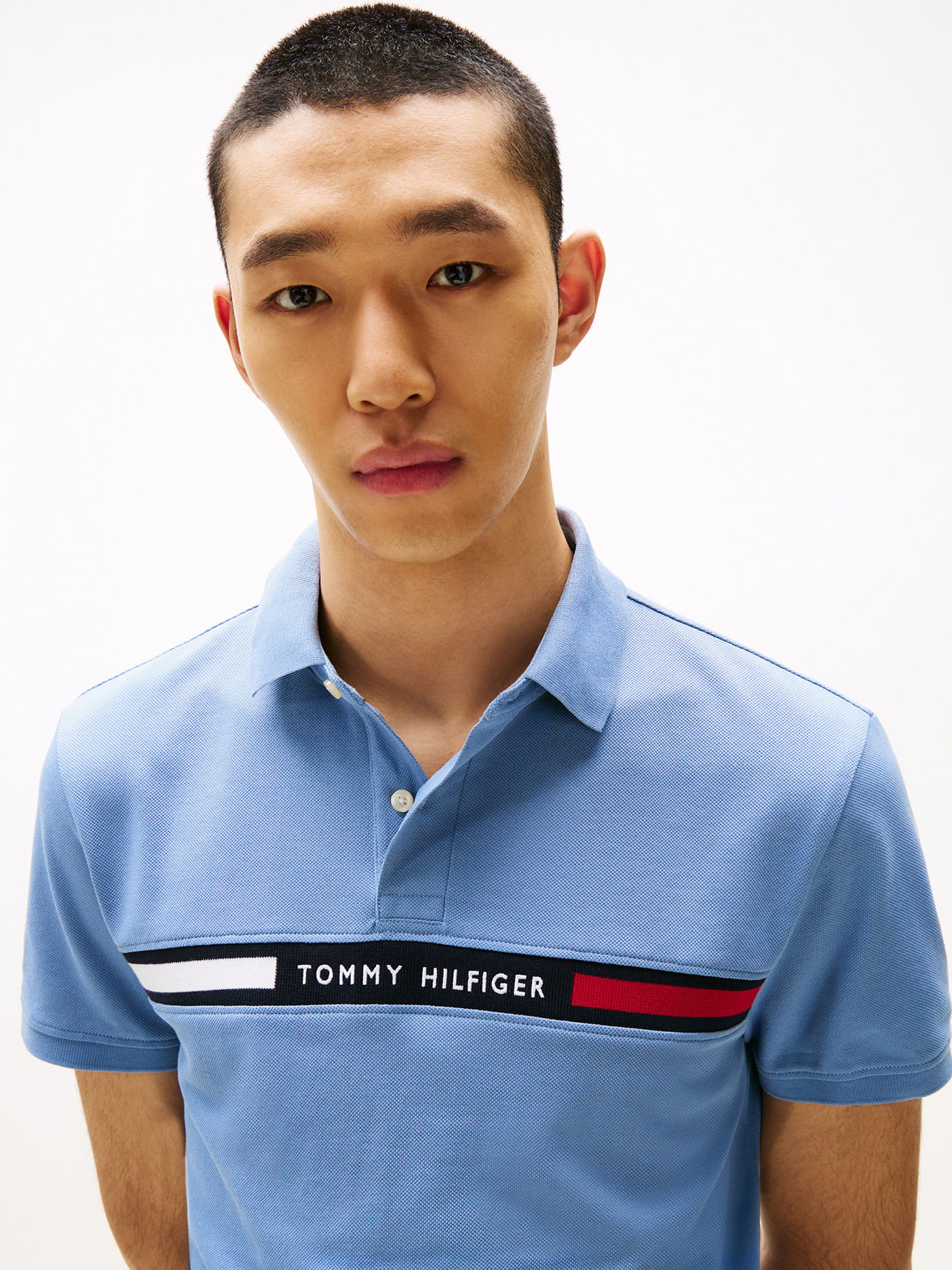 TOMMY HILFIGER - Logo Polo sur la poitrine, coupe classique - Bleu Ciel 4