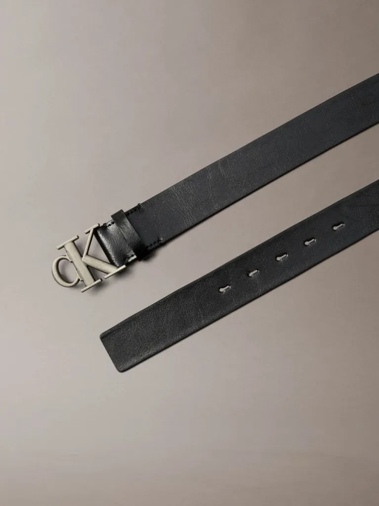 Calvin Klein - Ceinture en cuir pleine fleur avec logo - Noir/Argent antique 3