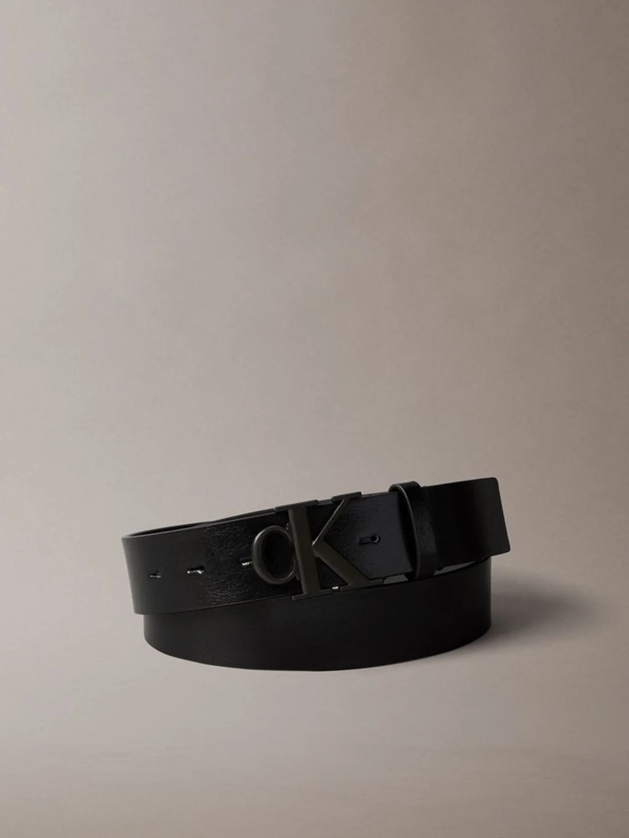 Calvin Klein - Ceinture en cuir pleine fleur avec logo - Noir/Noir mat