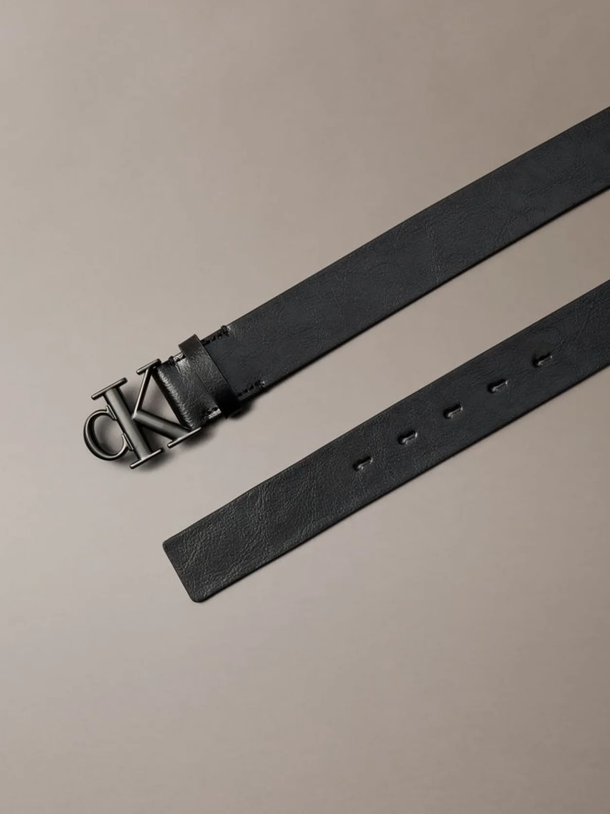Calvin Klein - Ceinture en cuir pleine fleur avec logo - Noir/Noir mat 2